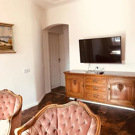 Ferienwohnung Barocker Hof Rhodt Rhodt unter Rietburg Exterior foto